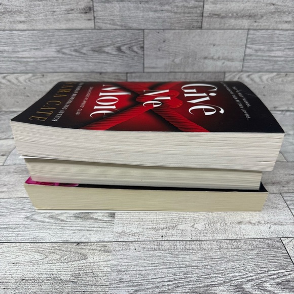 Misc Set Of Paperback Books Sara Cate, Kerry Fisher, Monica Murphy - Picture 9 of 9